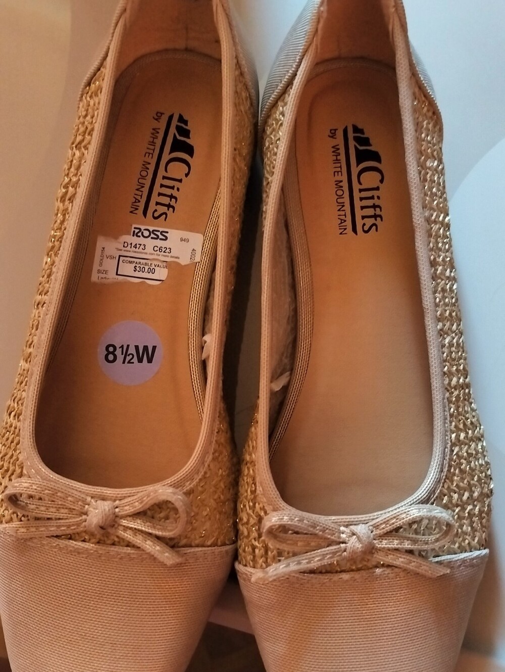Cliffs by WHITE MOUNTAIN Women's Tan Woven Bow Ballet Flats